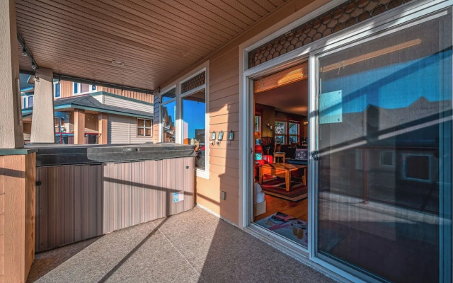 Treetop Getaway Ski In And Out Sleeps 10