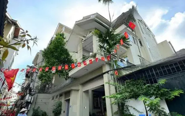 1000m2 Private Villa 32 An Duong Tay Ho