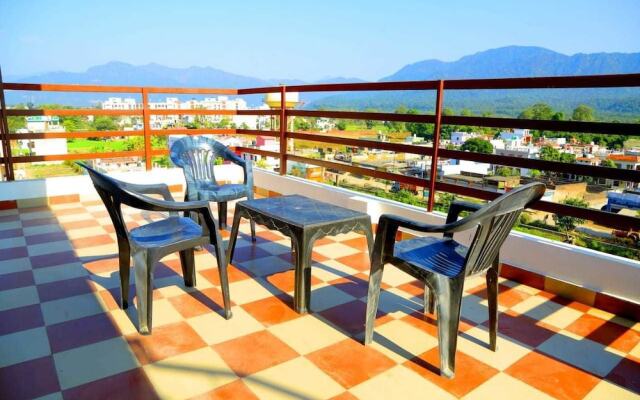 Fully Equipped Apartment with Hill View