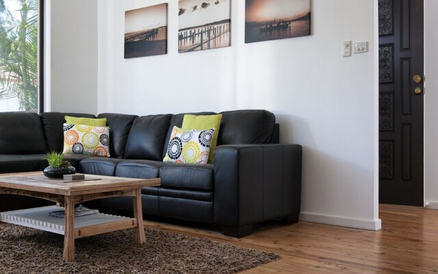 Blue Swimmer, 33 Danalene Parade