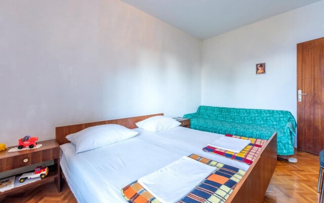 Stunning Apartment in Marusici With 2 Bedrooms and Wifi