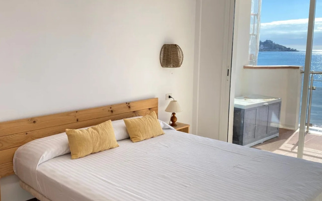 Europa 62 in Roses With 2 Bedrooms and 2 Bathrooms