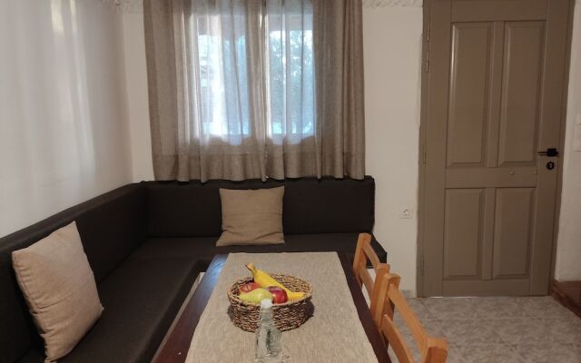 Almmos mezzanine apartments Kalamaki