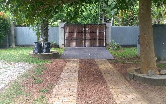 Avita Holiday Home