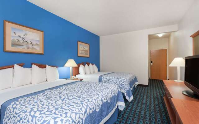 Days Inn & Suites by Wyndham Cambridge