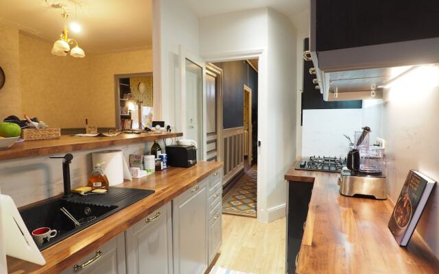 Elegant Bourgeoise Style House