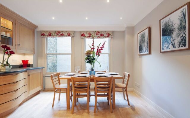 The Gloucester Road Deluxe - JML