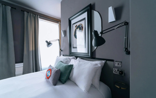 The Warwick by Aura Collection