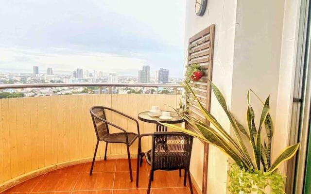 Cozy apartment 70m² with huge balcony, center BKK