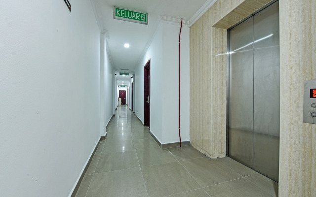 OYO 90572 J Hotel Masjid India