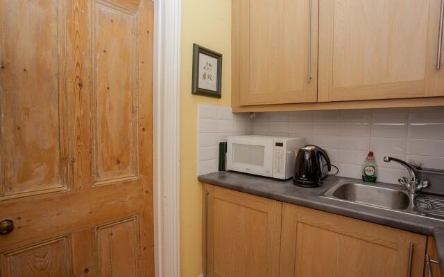 Gorgeous Central One Bed in Earls Court