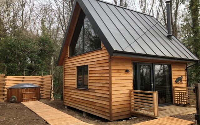 Alfriston Woodland Cabins - Foxes Hollow-hot Tub