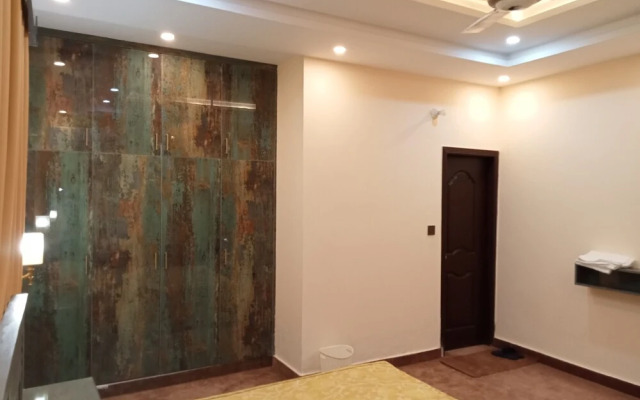 Islamabad Room Guest House