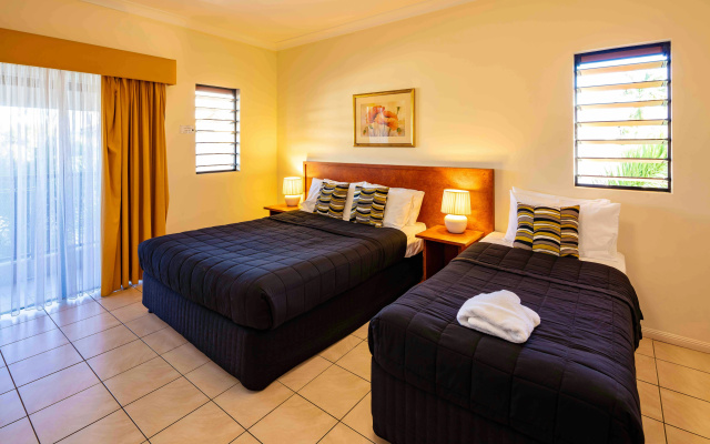 Cairns Queens Court – Guest Rooms – Cairns