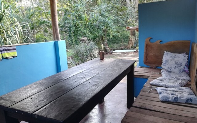 Tiki Lodge Bar & Restaurant - Hostel