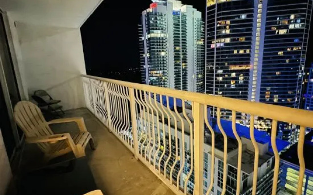 Suites R Us Brickell Bay Dr