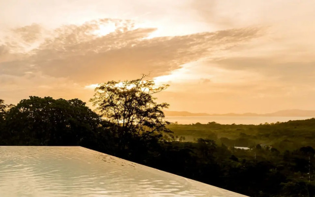 Yamu Hills Panoramic Ocean View 6 Bed Luxury Vila