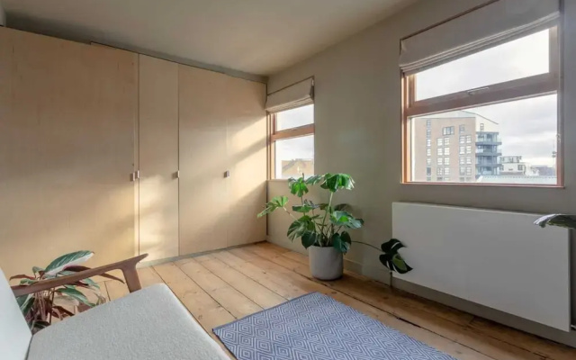 Bright, Spacious Two-bed in Hackney