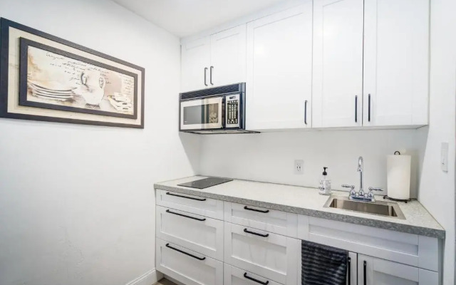 Ask Me Inn Ft. Lauderdale Beach