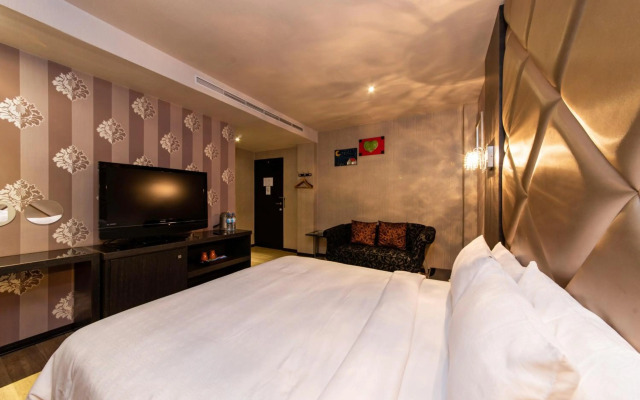 The River Fashion Hotel