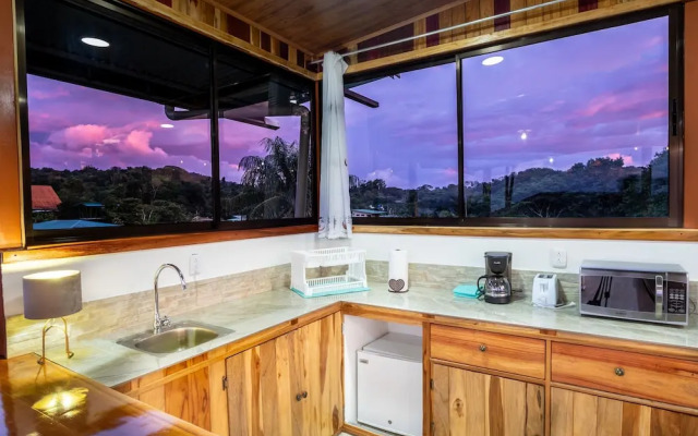 Cotingas Ocean View