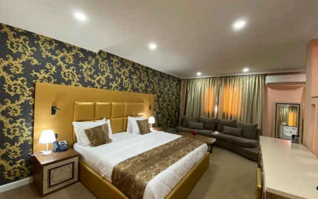 Hotel Deluxe