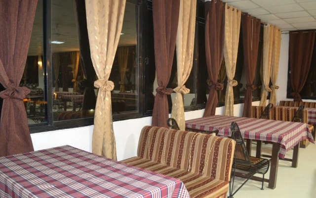 Hotel Majestic Oak Bush