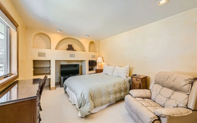 137 Rasor Drive 4 Bedroom Home by RedAwning