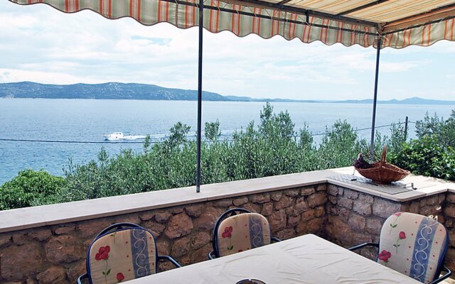 Apartment Mali Iz Mali Iz