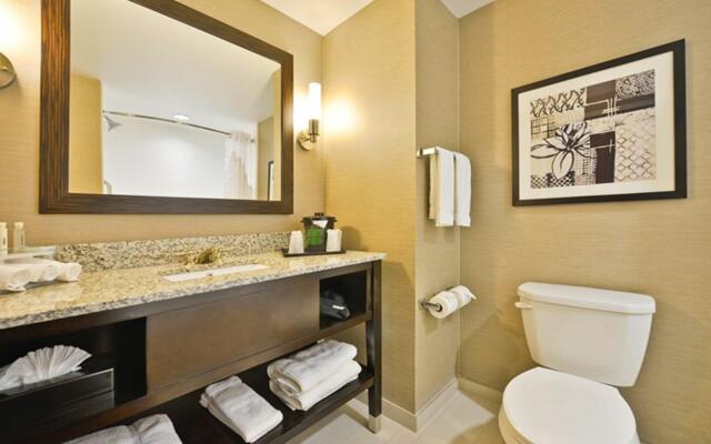 Holiday Inn Express & Suites Utica by IHG