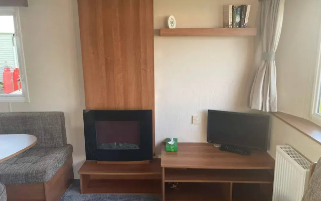 2022 Holiday Home 2 Bedroom With Decking