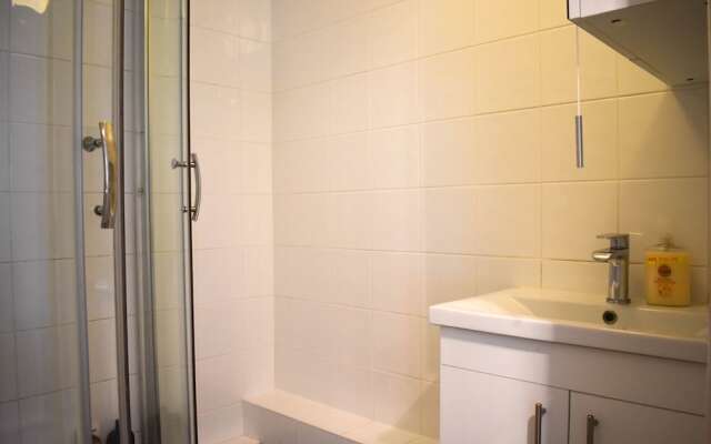 2 Bedroom Flat With Balcony Overlooking the Sea