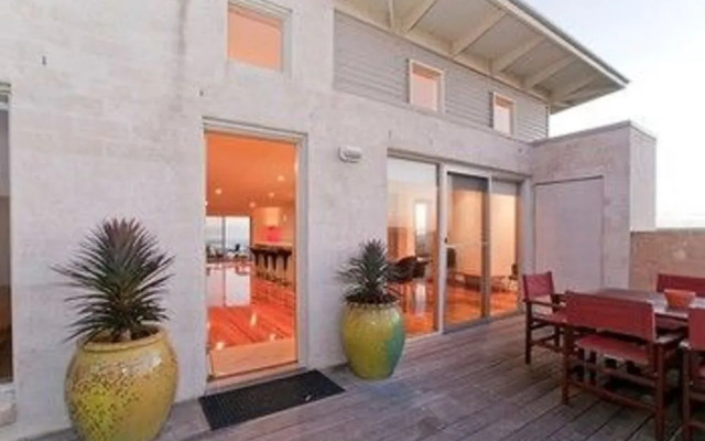 Hearn's Beachside Villa 4