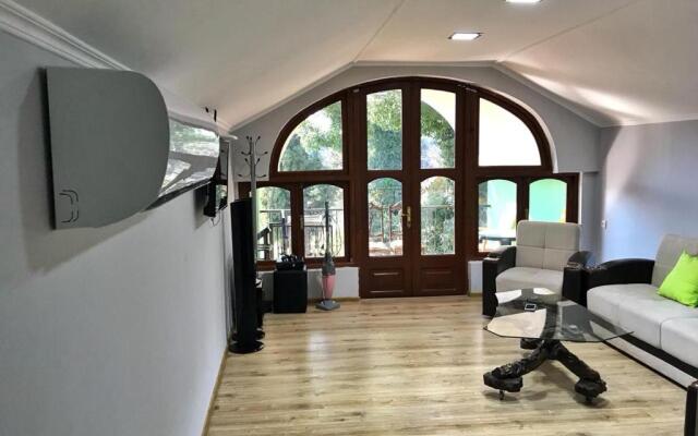 Apartment Green House