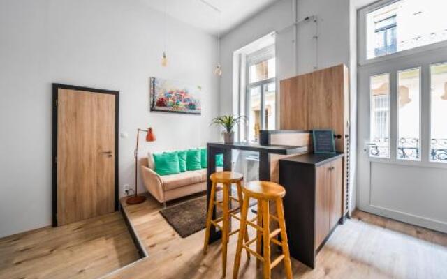 New Dob 53/3 Center Apartment