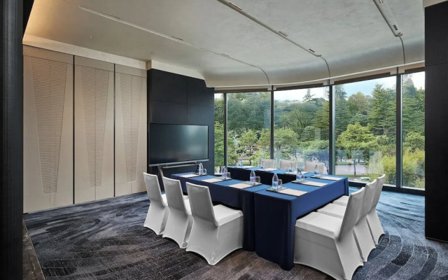 HUALUXE Shenzhen Bao'an by IHG