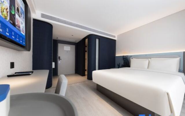 Shenzhen North Station East Square Atour Light Hotel