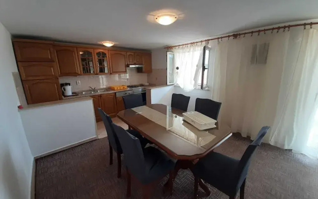 Cozy Apartments With Private Balcony Vinisce