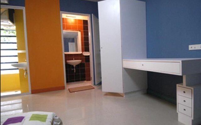 Silpsuvarnabhumi Apartment