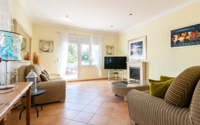 Ravishing Holiday Home near Beach in St. Pere Pescador - фото 4