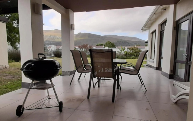 Hadingham Russell Holiday House