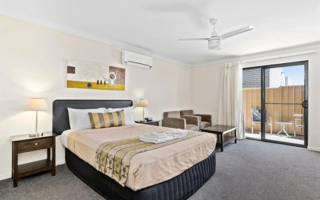Blackwater Central Motel