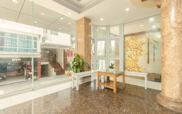 Hoang Truong Hotel by OYO Rooms