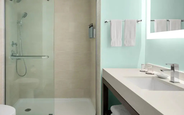 Courtyard by Marriott Nassau Downtown/Junkanoo Beach