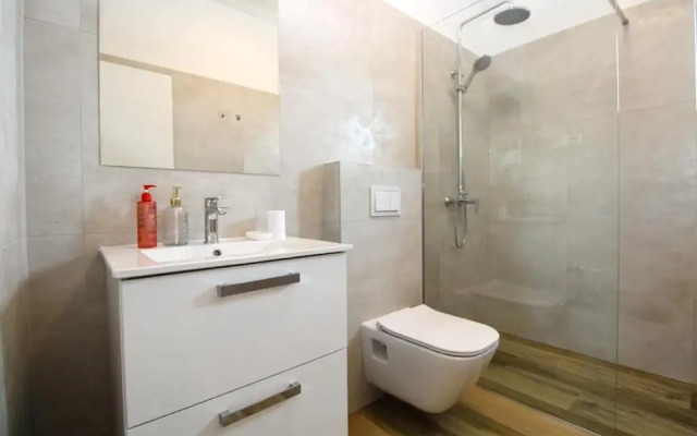 Modern Villa With Private Pool and Garden