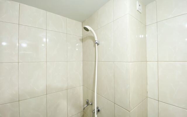 Cozy Stay Studio Room At Springlake Summarecon Bekasi Apartment