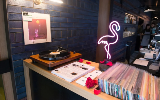 Hotel She, Osaka