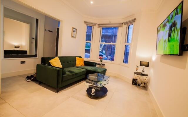 Surbiton Luxury Garden House 19A