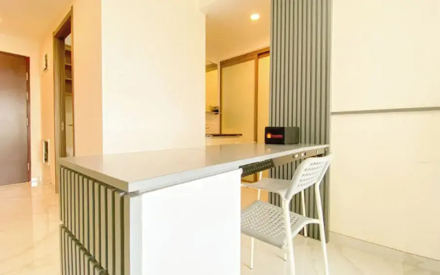 Relaxing And Strategic 2Br At Sky House Bsd Apartment