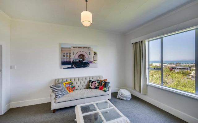 Views on Colenso - Napier Holiday Home